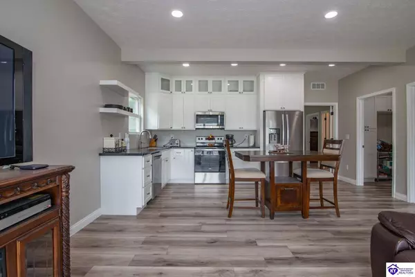 225 Southern Lake Drive, Elizabethtown, KY 42701