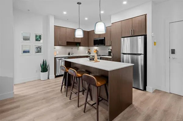 286 Wilfert Rd #102, View Royal, BC V9C 0H6