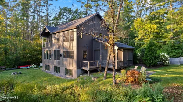 1 Lakeview Dr, Stockbridge, MA 01262