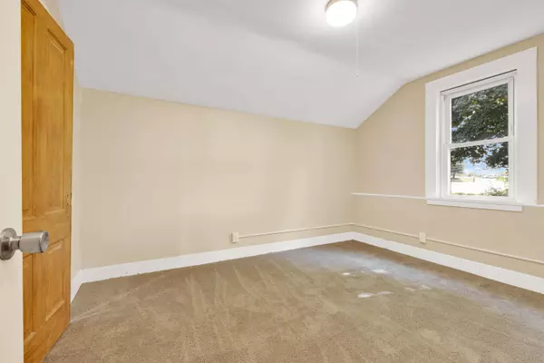 300 Elm St, Slinger, WI 53086