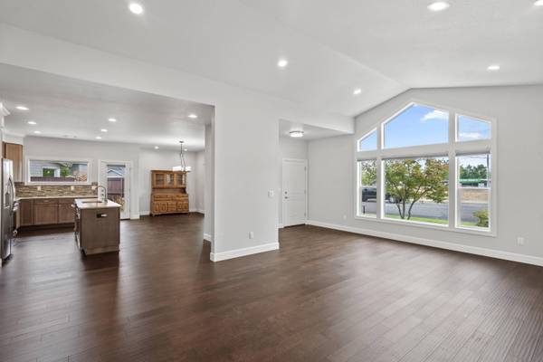 451 Haskell ST, Central Point, OR 97502