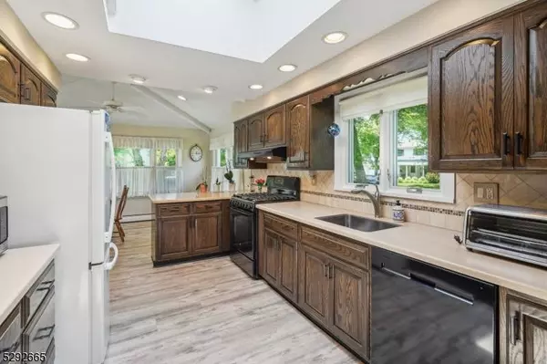 9 Woodside Rd, Springfield Twp., NJ 07081