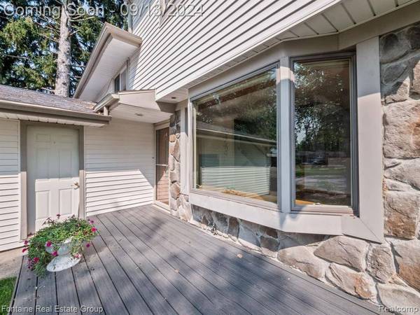 294 ORIOLE Street, Commerce Twp, MI 48382