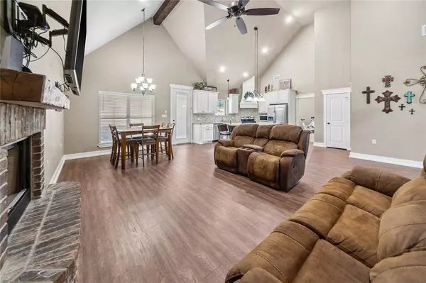 210 Bralan Drive, Diana, TX 75640