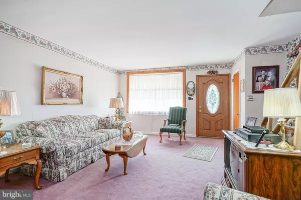 3279 HOLME AVE, Philadelphia, PA 19114