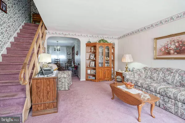 3279 HOLME AVE, Philadelphia, PA 19114