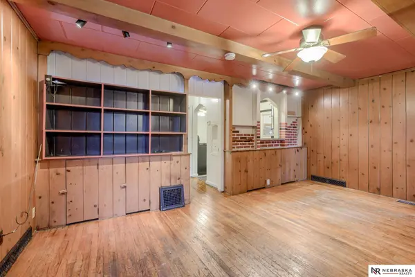 6031 Manderson Street, Omaha, NE 68104