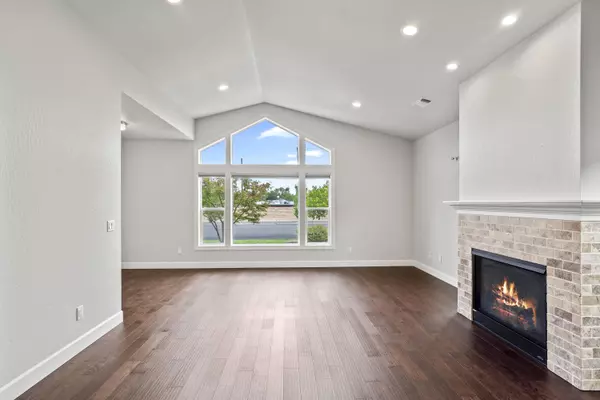 451 Haskell ST, Central Point, OR 97502