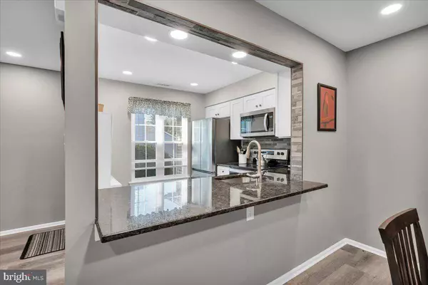 226-B THORNWOOD DR, Mount Laurel, NJ 08054