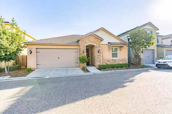 3532 Journey Way, Clovis, CA 93619