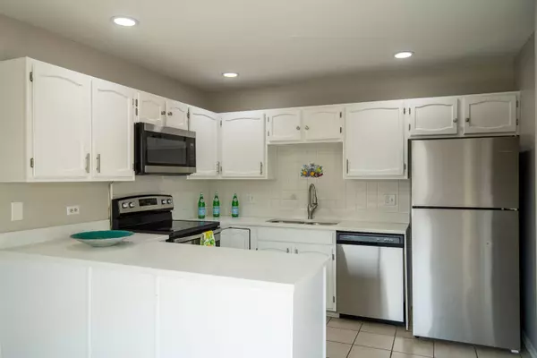 1006 Spring Hill DR, Northbrook, IL 60062