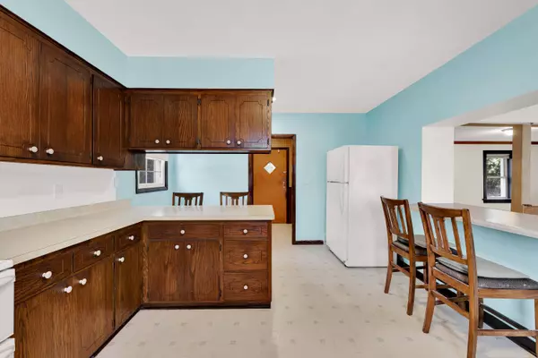 300 Elm St, Slinger, WI 53086