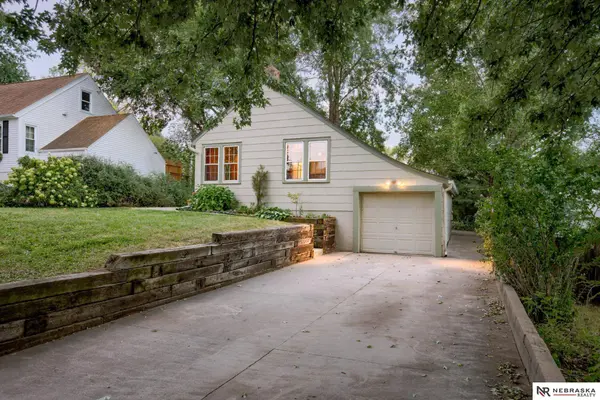 6031 Manderson Street, Omaha, NE 68104