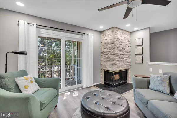 226-B THORNWOOD DR, Mount Laurel, NJ 08054