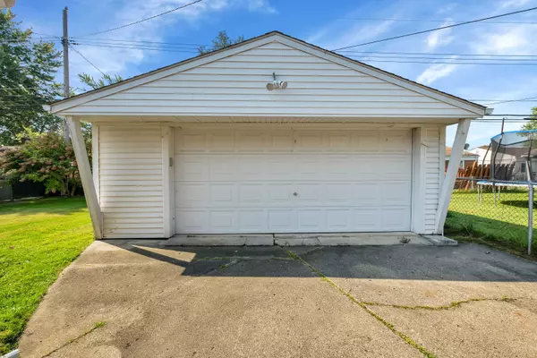 23248 PORT Street, Saint Clair Shores, MI 48082 2095