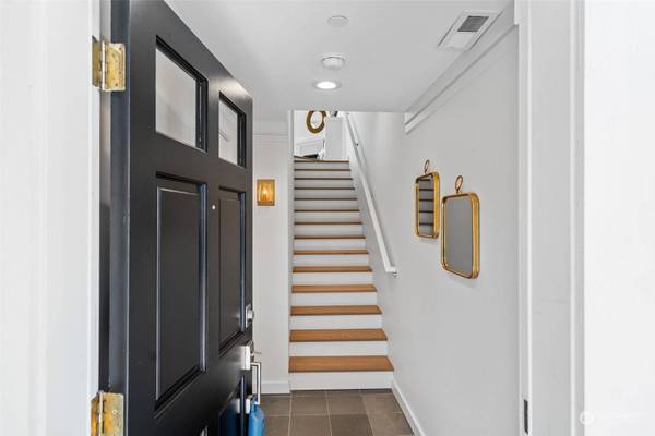 202 5th PL S, Kirkland, WA 98033