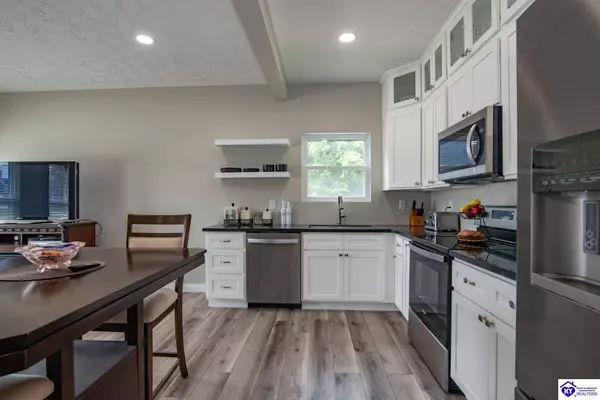 225 Southern Lake Drive, Elizabethtown, KY 42701