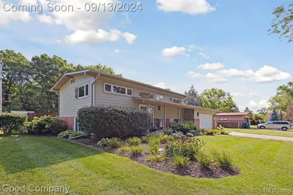 1890 BIG TRAIL Road, Commerce Twp, MI 48390