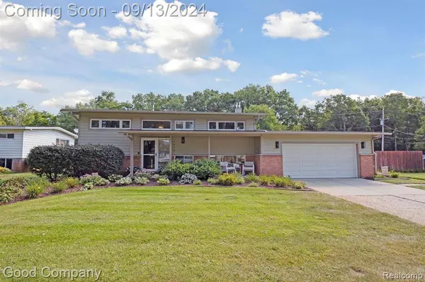 1890 BIG TRAIL Road, Commerce Twp, MI 48390