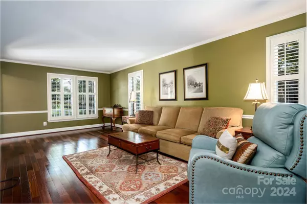 1733 Knightbridge DR, Newton, NC 28658