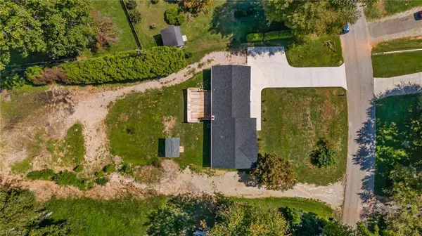 2131 Rougemount LN, Kernersville, NC 27284