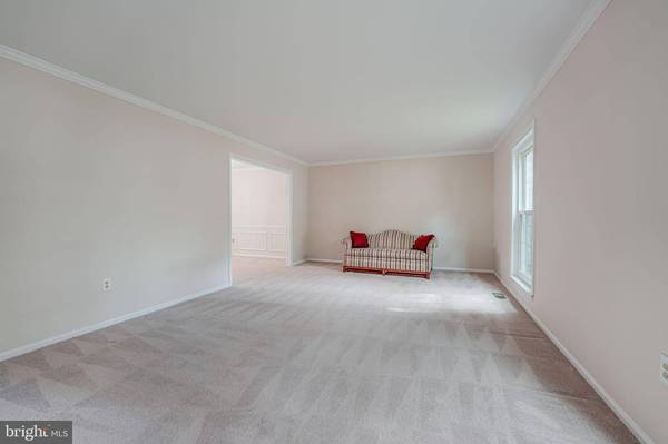 11815 PARLIAMENT DR, Woodbridge, VA 22192