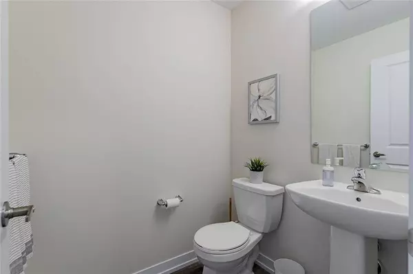 7789 Kalar Road #10, Niagara Falls, ON L2H 2Y6