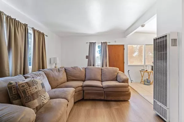 326 W Strother Avenue, Fresno, CA 93706