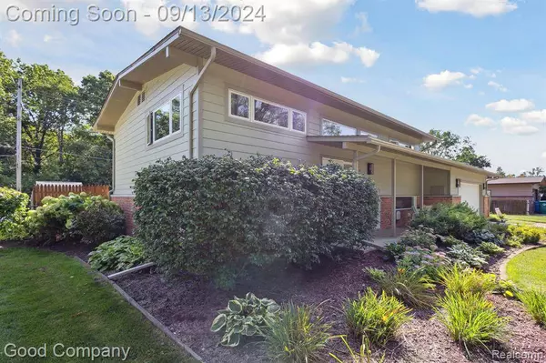 1890 BIG TRAIL Road, Commerce Twp, MI 48390