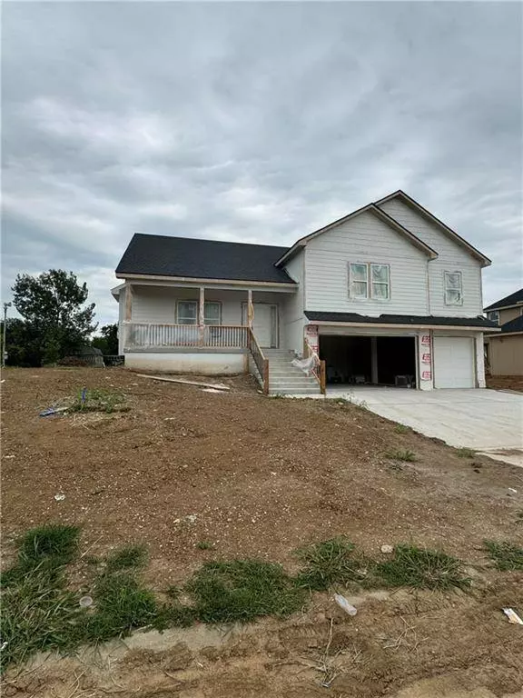 2380 NE Colonnade AVE, Blue Springs, MO 64014