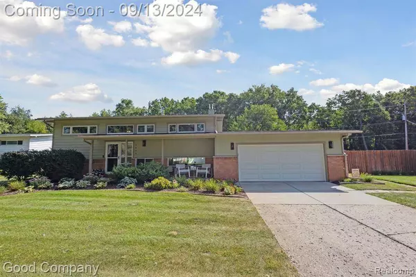 1890 BIG TRAIL Road, Commerce Twp, MI 48390