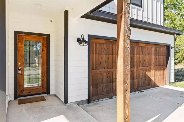 710 Perry Avenue, Waxahachie, TX 75165