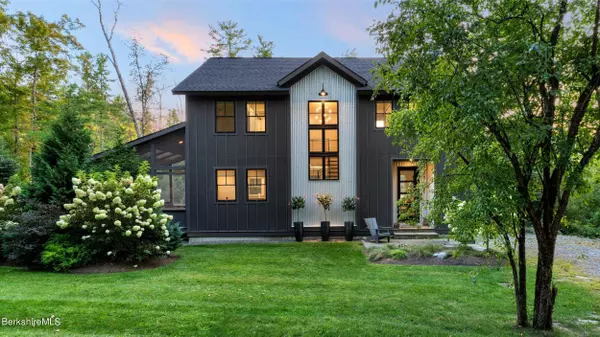 1 Lakeview Dr, Stockbridge, MA 01262