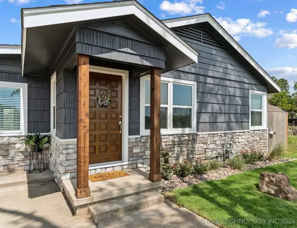 704 E Mayberry AVE, Claremore, OK 74017