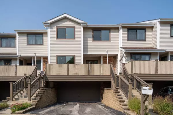 1006 Spring Hill DR, Northbrook, IL 60062