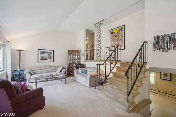 9 Woodside Rd, Springfield Twp., NJ 07081