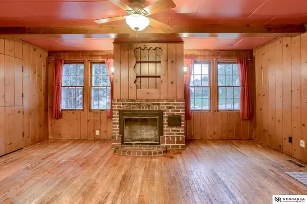 6031 Manderson Street, Omaha, NE 68104