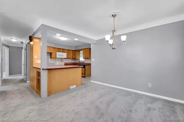 23248 PORT Street, St. Clair Shores, MI 48082