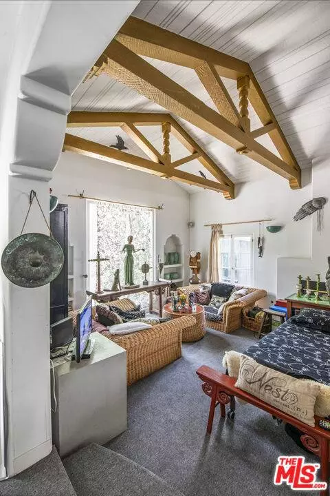 1800 Benedict Canyon DR, Beverly Hills, CA 90210