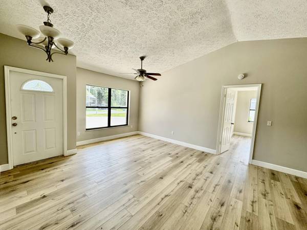 1610 SW Hampshire LN, Port Saint Lucie, FL 34953