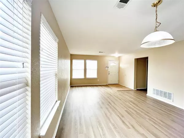 8013 Sartain Drive, Fort Worth, TX 76120