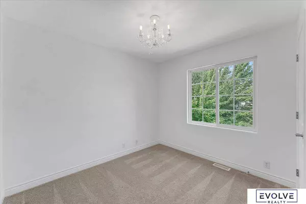 7571 Bondesson Street, Omaha, NE 68122