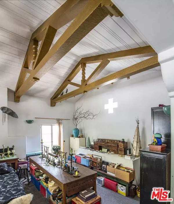 1800 Benedict Canyon Dr, Beverly Hills, CA 90210