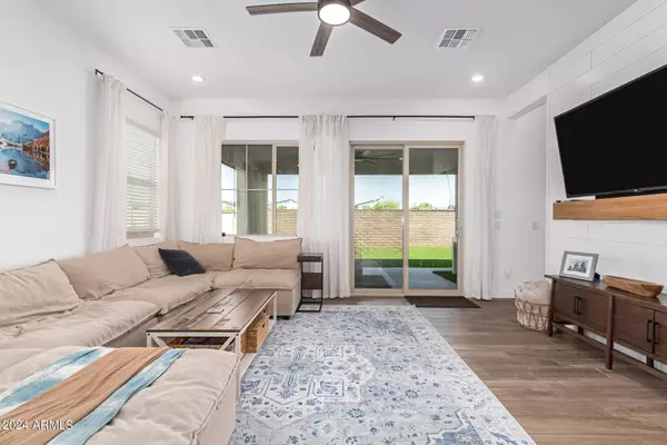 1552 E LODGEPOLE Drive, Gilbert, AZ 85298