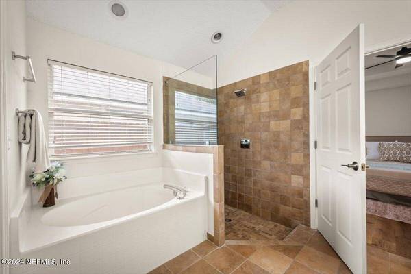 8365 SWANTON LN, Jacksonville, FL 32244