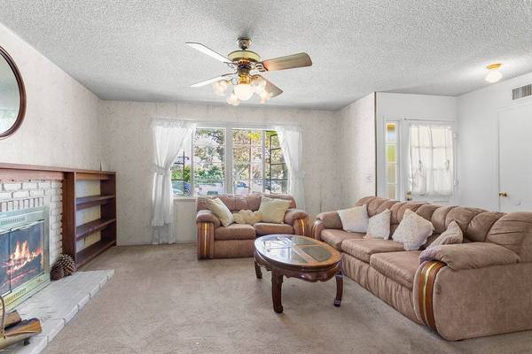 918 S Deming ST, Santa Ana, CA 92704