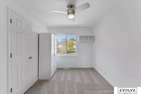 7571 Bondesson Street, Omaha, NE 68122