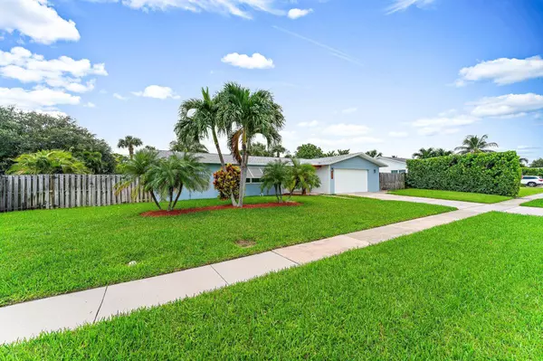 214 W Circle, Jupiter, FL 33458