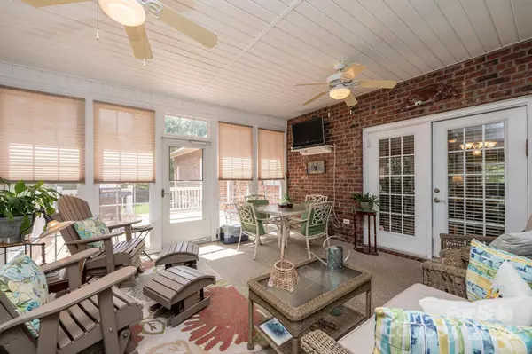 6160 Hayden DR NE, Hickory, NC 28601