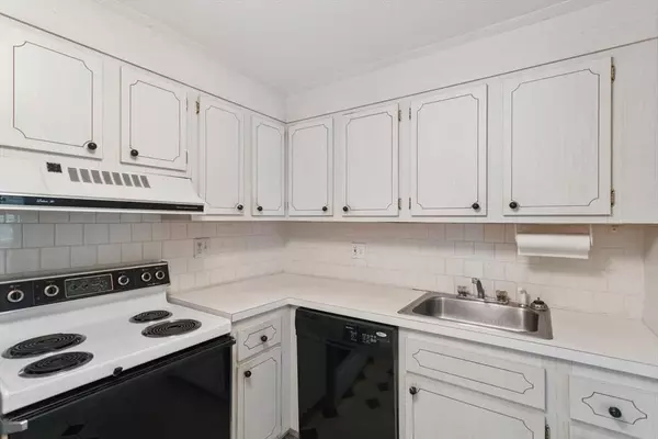 B3 Colonial Dr #7, Andover, MA 01810